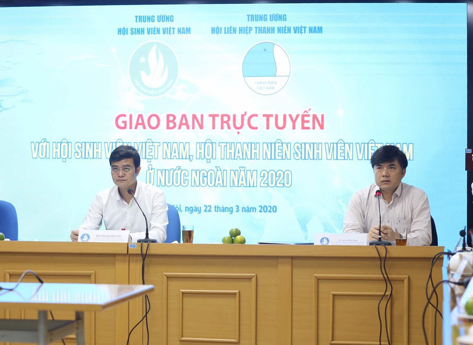 Du học sinh hưởng ứng thông điệp “Hãy đứng yên khi Tổ quốc cần”