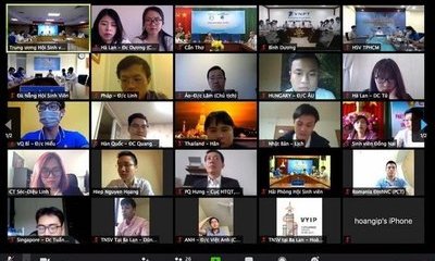 Du học sinh hưởng ứng thông điệp “Hãy đứng yên khi Tổ quốc cần”