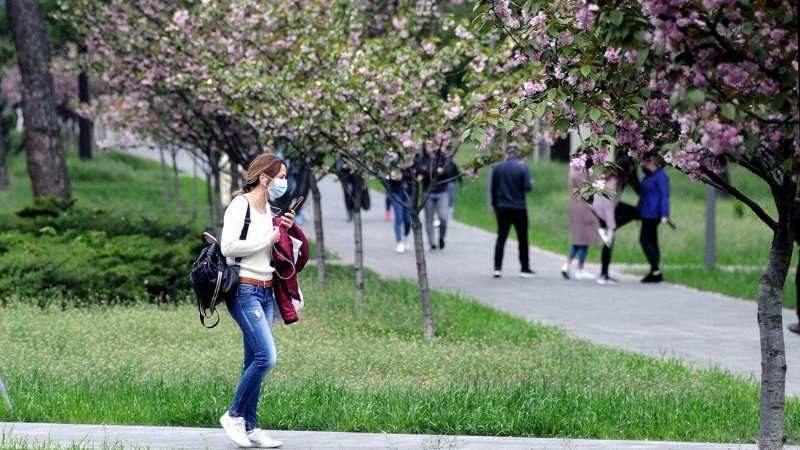 Ukraine: Cho phép người dân đi trên phố theo nhóm: Tối đa bao nhiêu người?