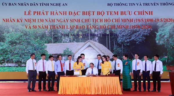 Thủ tướng dự khánh thành Đền thờ Gia tiên Chủ tịch Hồ Chí Minh