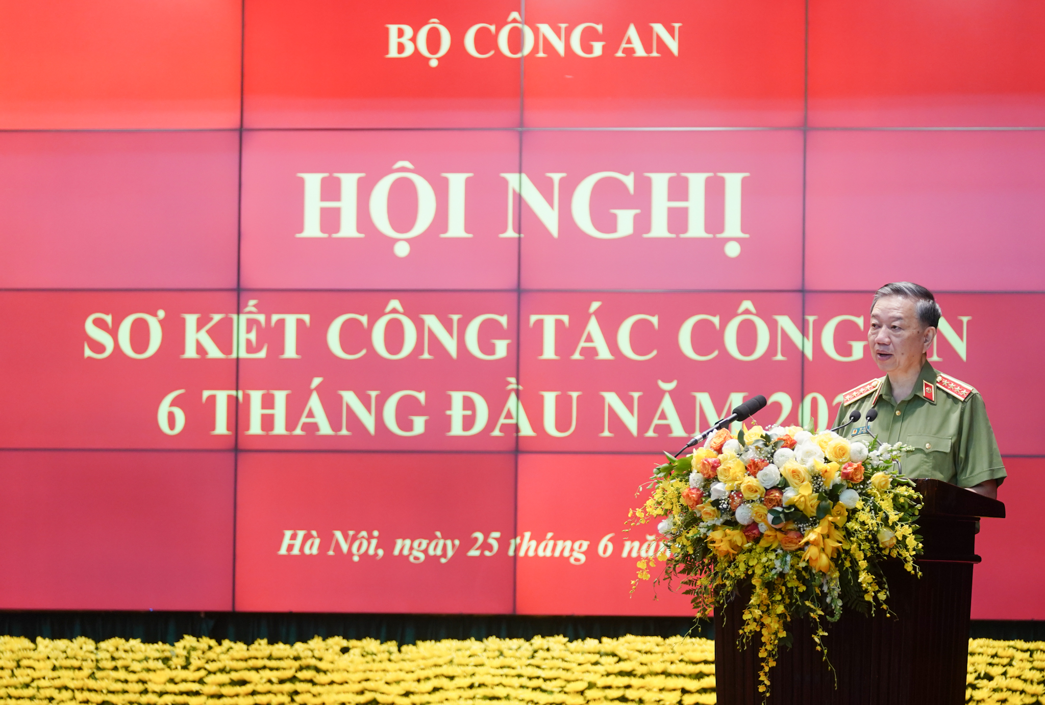 Thủ tướng dự Hội nghị sơ kết công tác công an 6 tháng đầu năm 2020