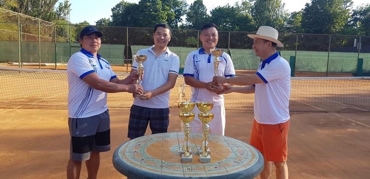 Giải tennis nội bộ CLB tennis nội dung đánh đôi