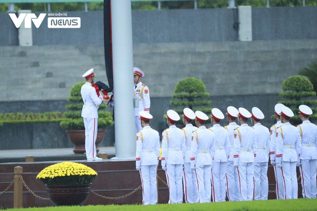 Thượng cờ rủ Quốc tang nguyên Tổng Bí thư Lê Khả Phiêu