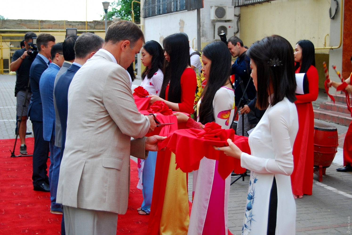 Trang trọng khai trương Lãnh sự danh dự Việt Nam tại Odessa: Lãnh đạo cơ quan này là bác sĩ công huân Ukraine