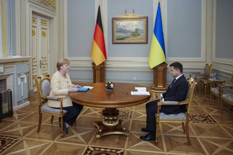 Thủ tướng Merkel nhận "Huân chương Tự do Ukraine."